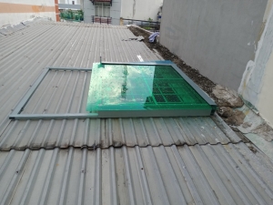 Công trình lắp đặt giếng trời tự động trên mái tôn