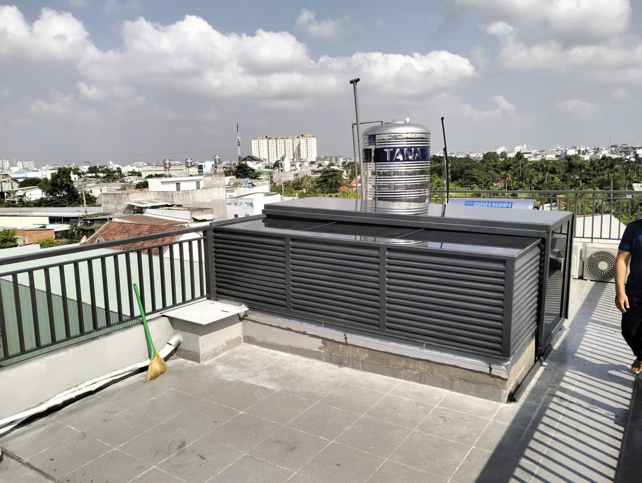 mai-che-cau-thang-ket-hop-noi-len-san-thuong-cong-trinh-long-an