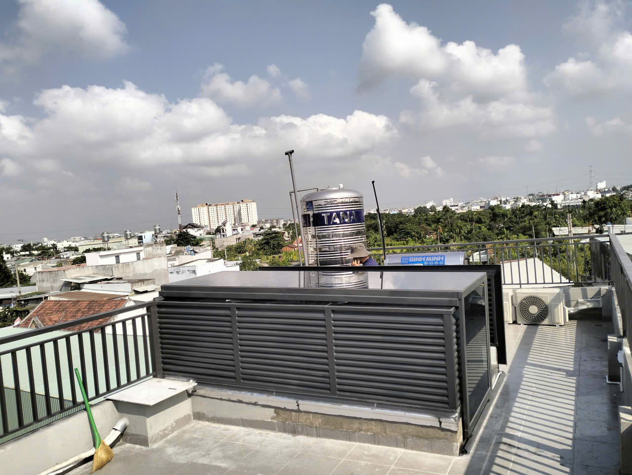 mai-che-cau-thang-ket-hop-noi-len-san-thuong-cong-trinh-long-an