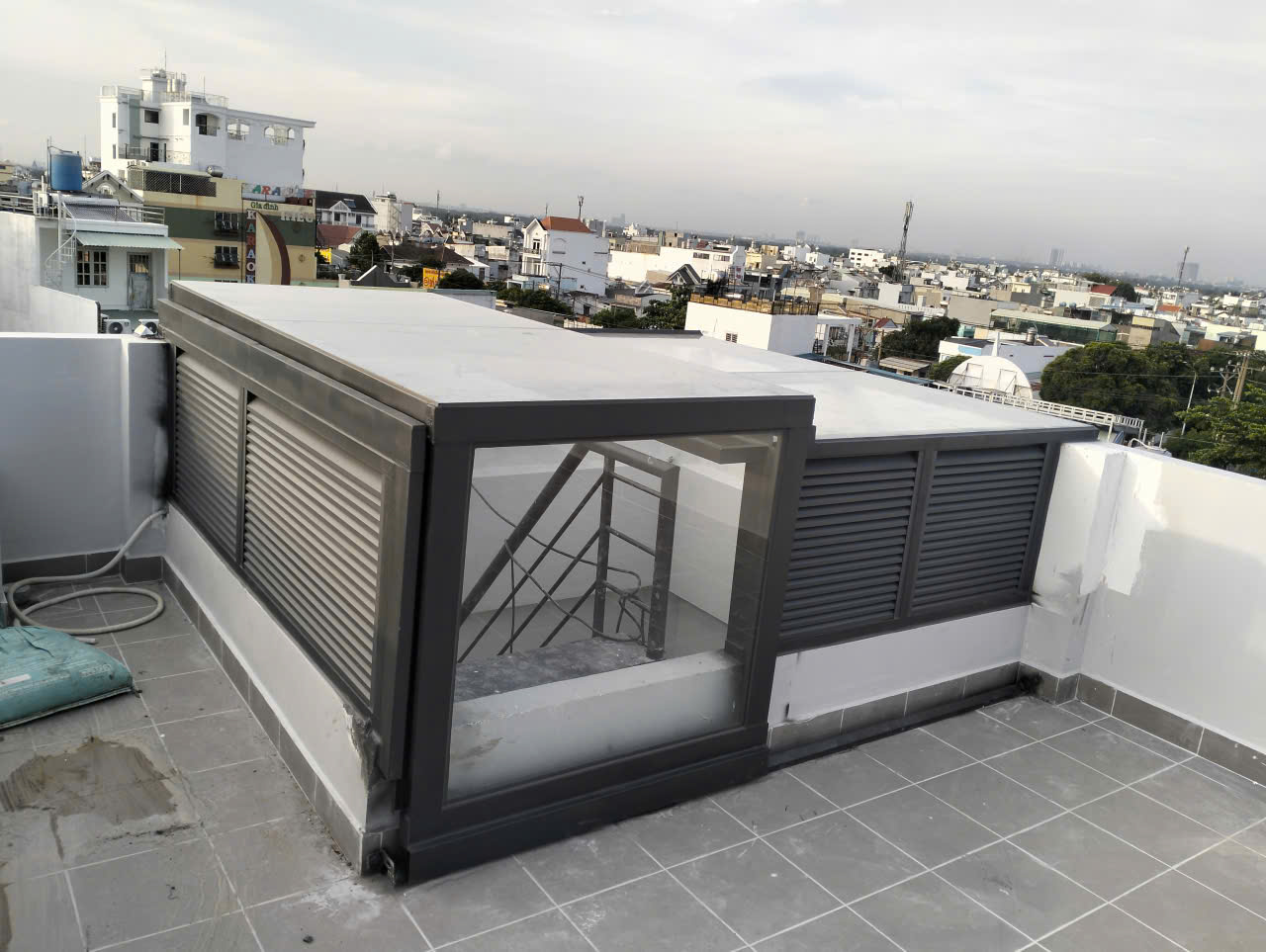 gieng-troi-ket-hop-noi-len-cau-thang-vinh-long