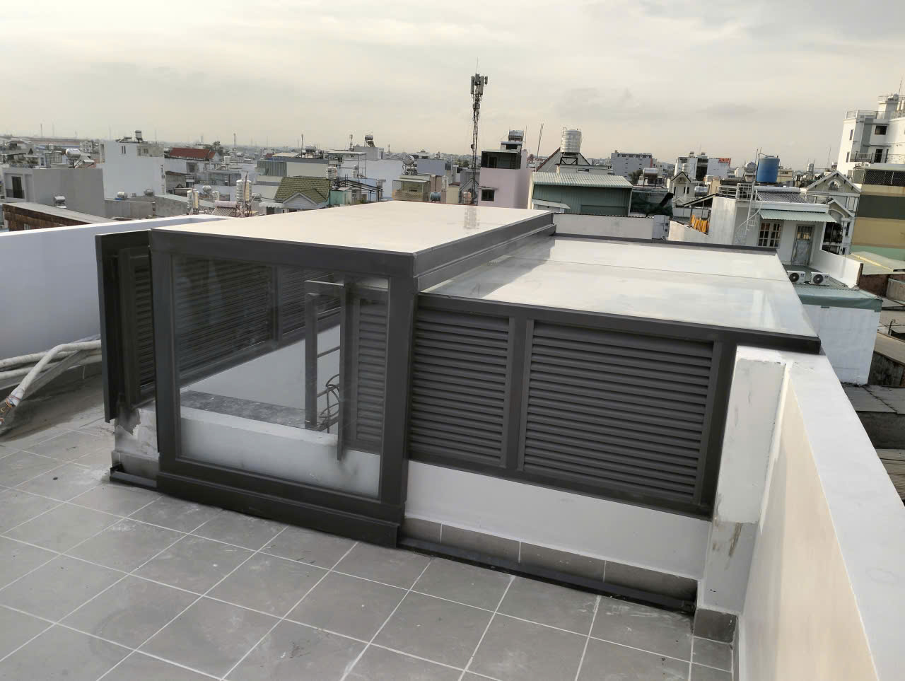 gieng-troi-ket-hop-noi-len-cau-thang-vinh-long