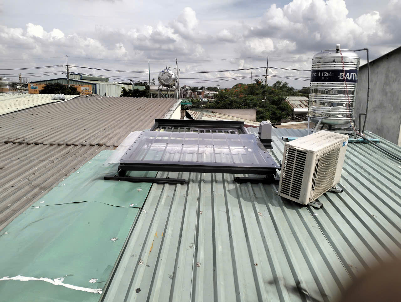 gieng-troi-tu-dong-tren-mai-ton-quan-12