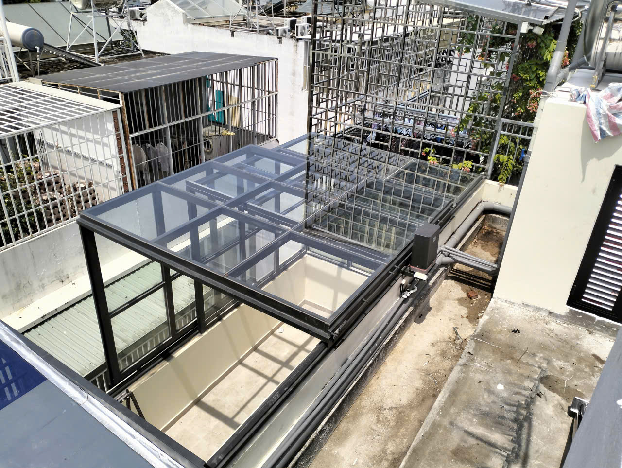 mai-che-san-thuong-sau-nha-quan-8